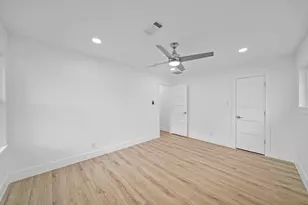 5447 Kingfisher Dr, Houston, TX 77096 - Photo 17
