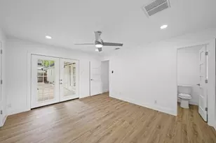5447 Kingfisher Dr, Houston, TX 77096 - Photo 15