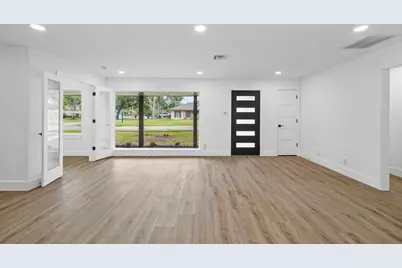5447 Kingfisher Drive, Houston, TX 77096 - Photo 9