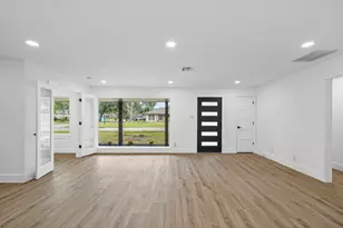 5447 Kingfisher Dr, Houston, TX 77096 - Photo 9