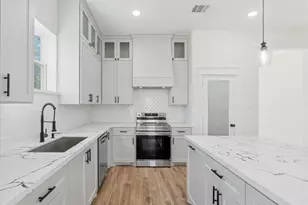 419 S Lobit St, La Porte, TX 77571 - Photo 5