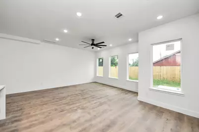 8206 Colonial Lane, Houston, TX 77051 - Photo 15