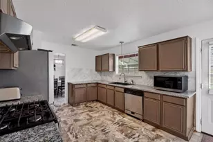 2922 Silent Dr, Sugar Land, TX 77498 - Photo 15