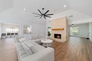 3914 Felicia Dr, Sugar Land, TX 77479 - Photo 5