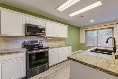 14 Newberry Trail Court, The Woodlands, TX 77382 - Photo 7