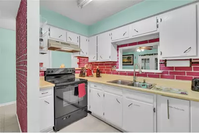 12402 Gotham Drive, Houston, TX 77089 - Photo 9