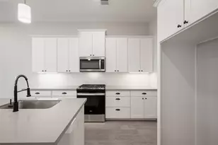 5205 Amber Sunrise Dr, Houston, TX 77018 - Photo 11