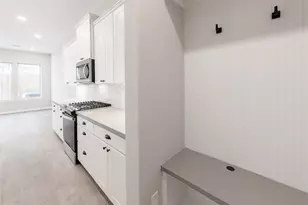 5205 Amber Sunrise Dr, Houston, TX 77018 - Photo 9