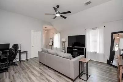 1909 W Texas Avenue, Baytown, TX 77520 - Photo 11