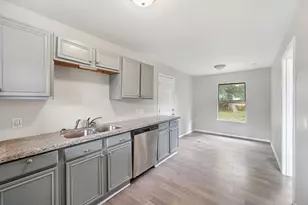 5851 Southtown St, Houston, TX 77033 - Photo 5