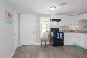112 Oakdale St, Dayton, TX 77535 - Photo 9