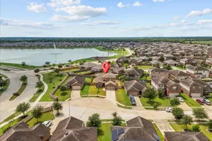 9458 Grand Spark Dr, Rosharon, TX 77583 - Photo 3