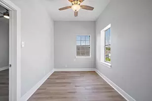 805 10th St, Galveston, TX 77550 - Photo 3