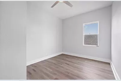 805 10th Street #4, Galveston, TX 77550 - Photo 5