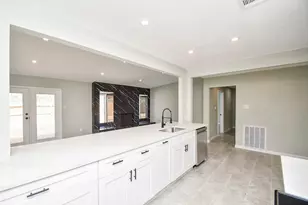 5850 Duxbury St, Houston, TX 77035 - Photo 15