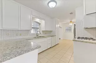 10515 Eddystone Dr, Houston, TX 77043 - Photo 11