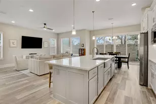 2510 Zemmer Ln, Houston, TX 77008 - Photo 9