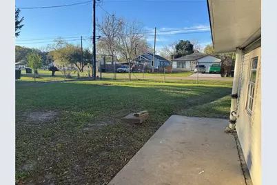 406 S 7th Street, Alvin, TX 77511 - Photo 3