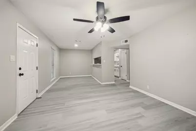 910 7th Avenue N #5, Texas City, TX 77590 - Photo 3