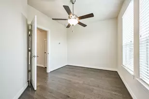 1504 Peyton Oaks Pl, Houston, TX 77043 - Photo 9