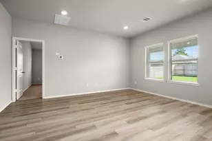 212 Barton Crk, Huntsville, TX 77340 - Photo 11