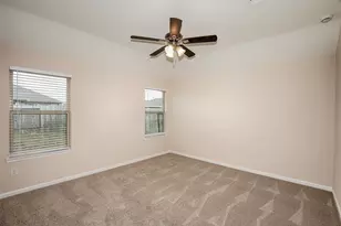 8215 Oakleaf Meadow Ct, Rosharon, TX 77583 - Photo 15