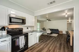 621 Southside Dr, Angleton, TX 77515 - Photo 9