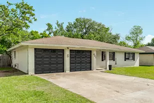 621 Southside Dr, Angleton, TX 77515 - Photo 3