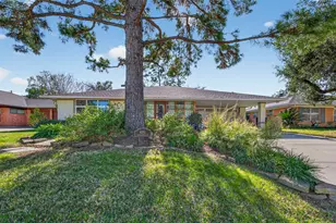 6211 Grovewood Ln, Houston, TX 77008 - Photo 5