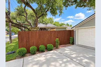 415 N Avenue D, Humble, TX 77338 - Photo 5