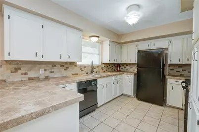 433 Southern Oaks Drive, Lake Jackson, TX 77566 - Photo 11