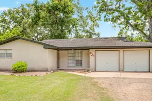 433 Southern Oaks Dr, Lake Jackson, TX 77566 - Photo 1