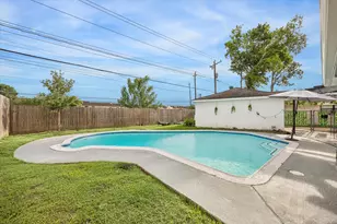 7711 Twin Hills Dr, Houston, TX 77071 - Photo 33