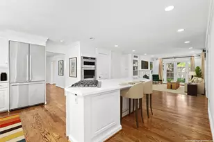 2105 Del Monte Dr, Houston, TX 77019 - Photo 13