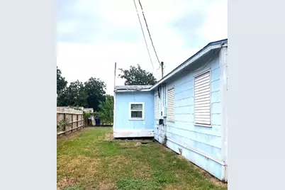 1106 11th 1/2 Street N, Texas City, TX 77590 - Photo 3