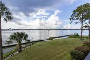 401 Lakeside Ln, Nassau Bay, TX 77058 - Photo 33