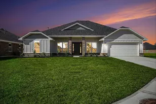 7 Keystone Ct, Angleton, TX 77515 - Photo 1