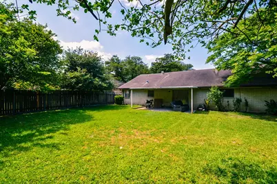 8407 Edgemoor Drive, Houston, TX 77036 - Photo 19