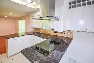 8407 Edgemoor Drive, Houston, TX 77036 - Photo 9