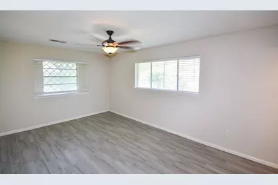 8407 Edgemoor Drive, Houston, TX 77036 - Photo 11