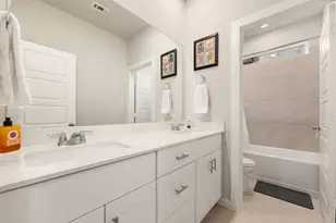 3104 Valley Peak Dr, Houston, TX 77063 - Photo 15