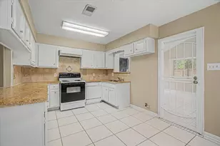 110 Mockingbird Ln, Clute, TX 77531 - Photo 15