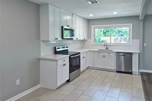 613 Magnolia, Lake Jackson, TX 77566 - Photo 9