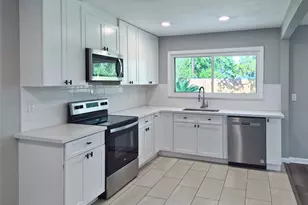 613 Magnolia, Lake Jackson, TX 77566 - Photo 11