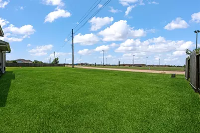 9823 Oaklawn Drive, Mont Belvieu, TX 77523 - Photo 31
