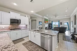 9823 Oaklawn Dr, Mont Belvieu, TX 77523 - Photo 15
