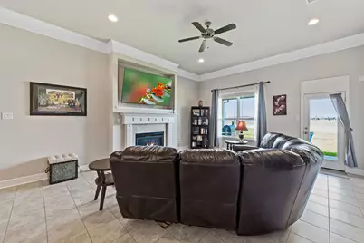 9823 Oaklawn Drive, Mont Belvieu, TX 77523 - Photo 17