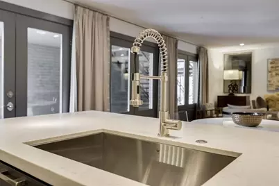 1410 Hyde Park Boulevard #101, Houston, TX 77006 - Photo 9