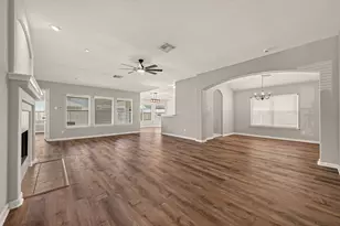 5817 Village Grove Dr, Pearland, TX 77581 - Photo 3