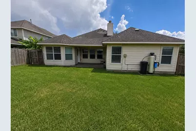 5817 Village Grove Drive, Pearland, TX 77581 - Photo 3